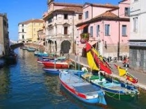 Barche colorate dell'antica flotta chioggiotta